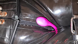 Slave slut-orgasma Celeste bound in black latex and leather pushed to a orgasm