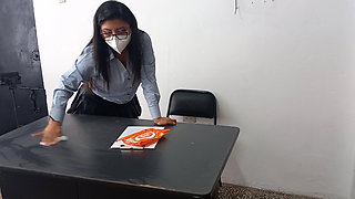 Executive Secretary Has an Affair with the Boss's Stepson, They Want to Do It on the Desk