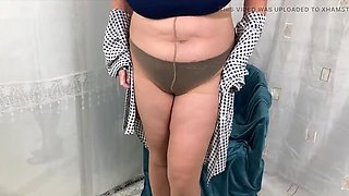 Mrs Mature Feet in Big Granny Panties Homemade British Amateur