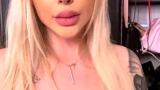 Big boob brunette masturbates on webcam