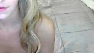 Pissing masturbating babe solo toy play