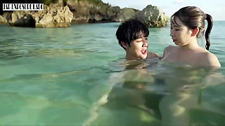 Gravure Idol Behind-the-scenes in Okinawa, a Daring off-camera Moment Captured Discreetly 3rd
