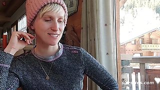 Ersties - Heiße Schneewanderung mit Analplug und Squirting-Höhepunkt