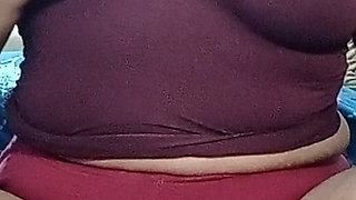 Desi bhabhi showing body on video call.