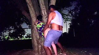 Hot Married Woman Went for a Walk at Night and Ended up at the Gifted Court and Still Slurped Milk