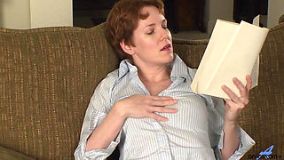 Novel Pussy Play