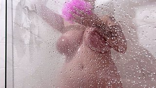 Slutty amateur flashing her big boobs in the backseat