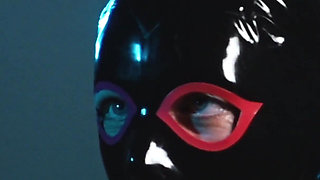 Challenging electro session for the Rubber Slut from Germany