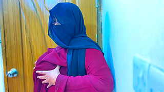 Egyptian Hot Maid Gets Super Horny & Start Masturbat in Office Room & Boss Start Handjob by Saw Her