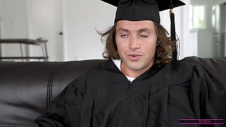 Stepsons graduation day - s16:e1