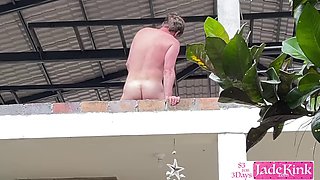 Real exhibitionist couple fucks on the balcony and flashes