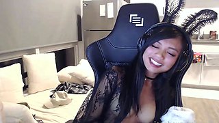 Hot amateur webcam teen masturbates for their fans