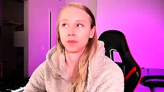 Amateur Blonde Teen Plays Solo with Toy Webcam Porn