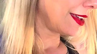 Awesome Big Boobs Blonde Masturbates In The Shower