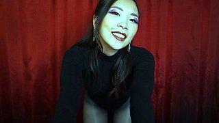 Sexy hottie Anetta Keys enjoys a solo toy masturbation
