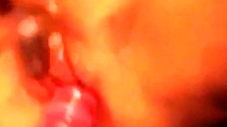 Svensk blondin spelar med dildo