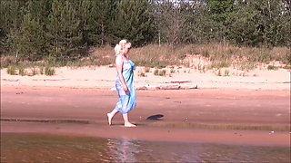 Golden Rain 61-pee in Nature