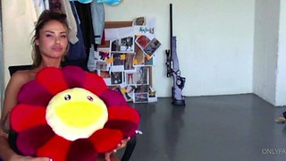 Young amateur teen in solo masturbation getting kinky