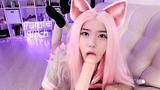 Blonde piss fetish babe fingers her vulva