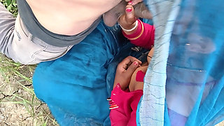 Indian Bhabhi Sucked a Cock in the Field