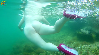 Beautiful Amateur Naturist: Outdoor Stretching & Naked Swimming Art