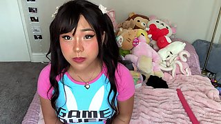 Amateur Webcam Cute Teen Plays Solo with Big