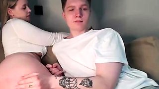 Cute amateur webcam teen girl toying pussy on webcam