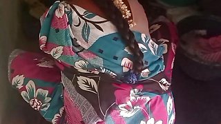 Priyanka sexy aunty dress washing in bathrome