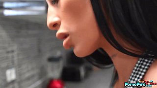 Azul Hermosa Comes Home To Blow Small Hands Who Is Doin