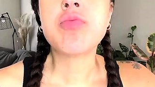 Big boob brunette masturbates on webcam