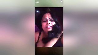 Desi Aunty Shows Her Boobs And Pussy
