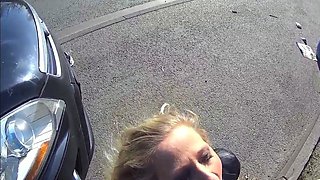 Outdoor Blowjob - Schwanzlutscherin im Freien!