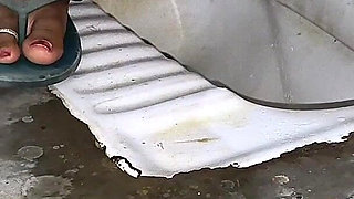 Beautiful Bhabhi Pissing Full Pussy Close-up Video