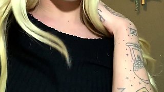 Brunette Tranny jerking in hard dick in solo Webcam