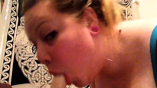 Hot amateur blonde pregnant toying her pussy solo
