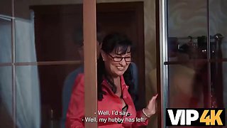 BIG TITS QUEEN BEES DEEP THROAT