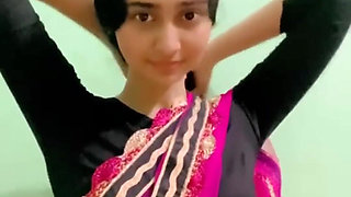 Desi Girl in Desi Dress Showing Her Tits