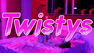 Twistys - witness Jade Baker and Molly Stewart take turns eating each other's vulvas in the bathtub