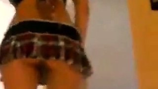 Deutsche reife Amateurin gibt Handjob auf schwarzen Stiefeln