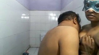 Tamil cpls fuching in shower