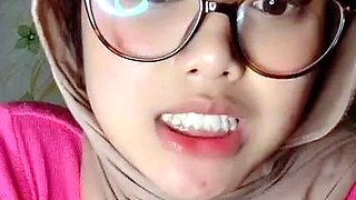 Baby icha live sambil pamer toge mulus putih