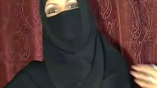 Kinky Pakistani sexy girl in hijab flashing goodies