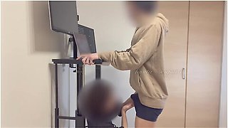 こっそりフェラ抜き仕事のミーtィンク中に痴女な彼女かいきなりフェラしてきて我慢てきすに大量射精してしまった