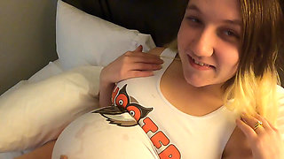 Cheating Pregnant Wife Gives Stranger a BJ in Men's Room