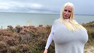 Blonde is flashing her big boobs in the outdoors