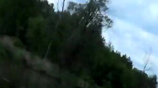 Deutsche Amateur-Blondine gibt einen Blowjob im Freien