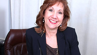 American gilf Penny gets naughty in her office