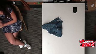 Shoplifting Ultra-cutie Unwraps & Plumbs To Delete The Footage