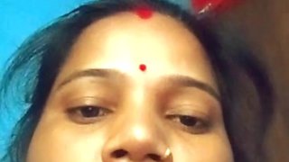 Mera beau ne mujhe dekh ke muthi mara