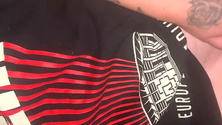 Altgirl-pissing-in-converse